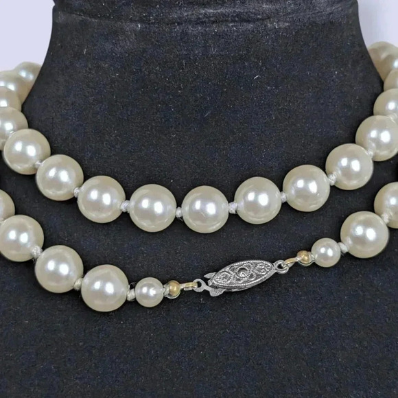 Vintage Knotted Glass Pearl Necklace - Picture 3 of 4